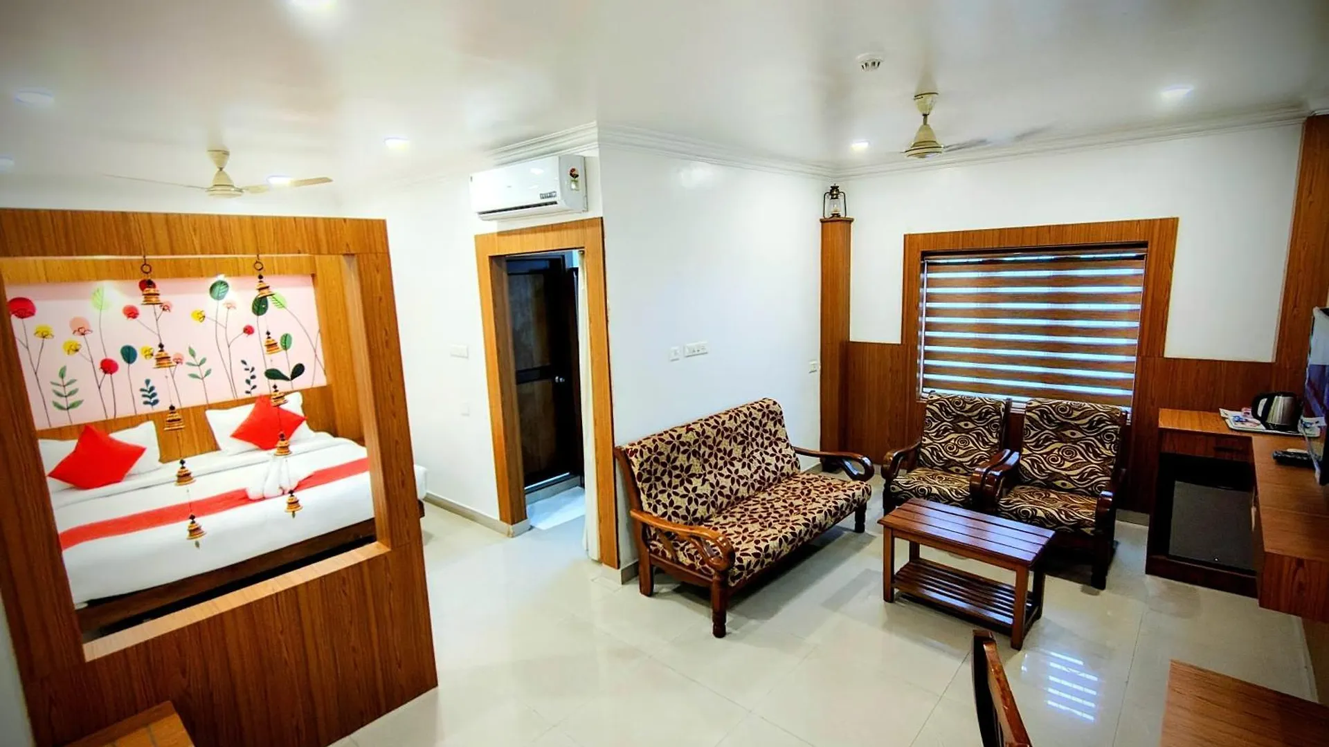 מלון קאנור Sneha Inn